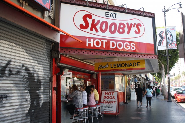 America - LA - Skoobys street hot dog 2